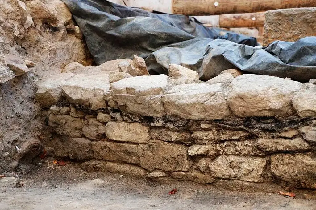 Muralha de cerca de 2 mil anos pode ser vestígio de Lutécia, origem de Paris