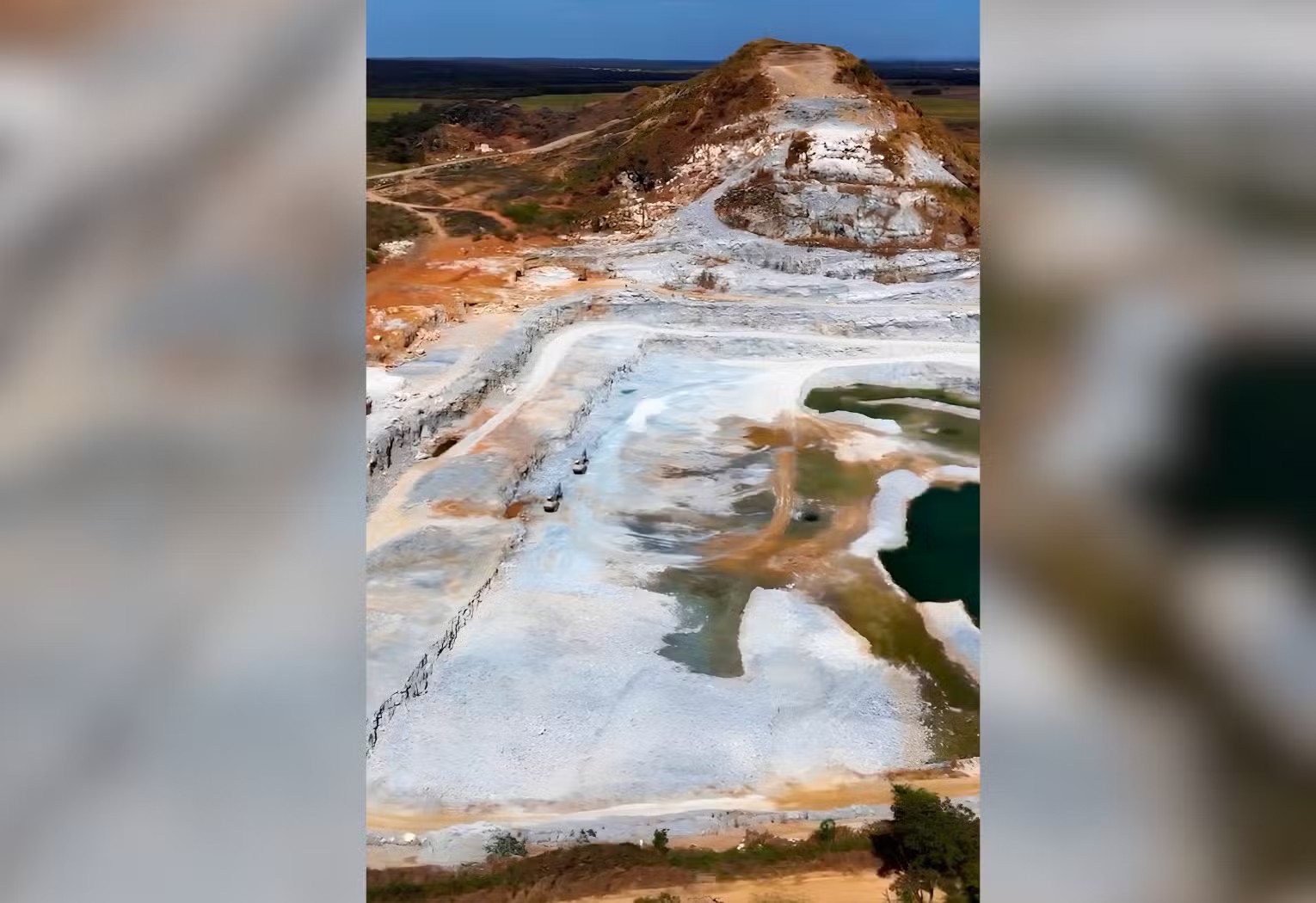 Pedreira de calcário forma lago em Formoso do Araguaia