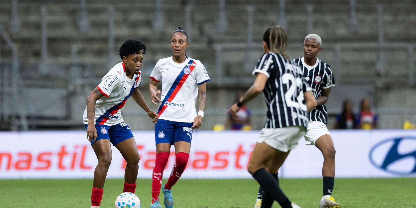 Corinthians vence Bahia e abre vantagem na semifinal feminina