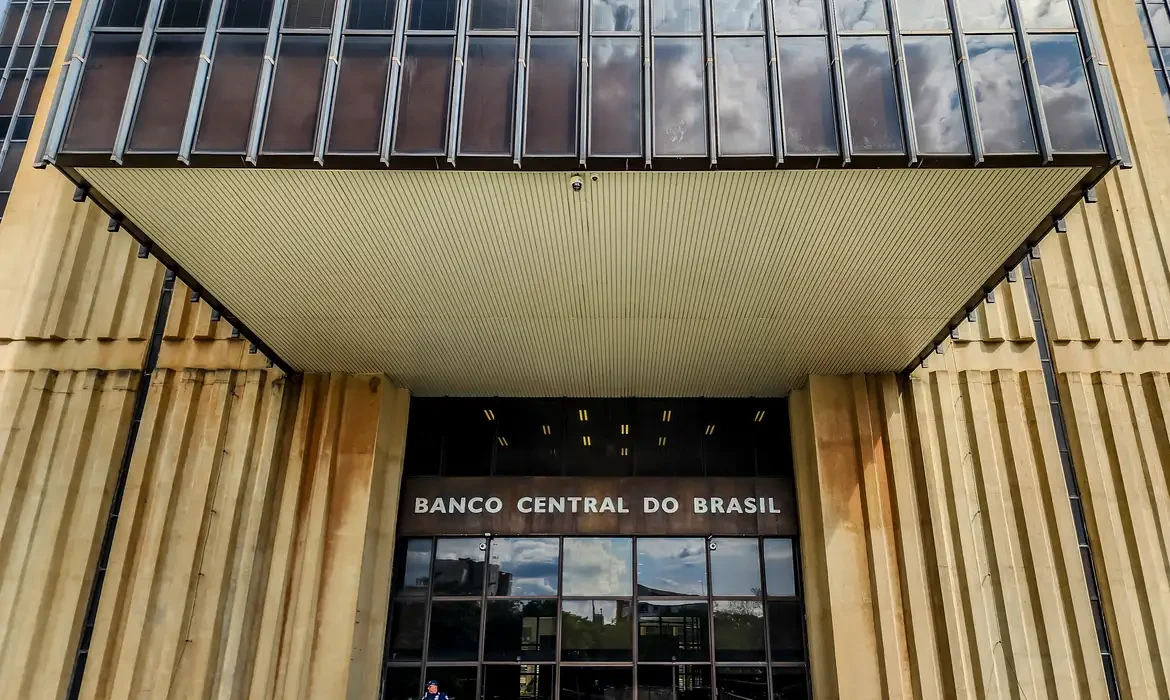 Copom inicia reunião com expectativa de novo corte na Selic